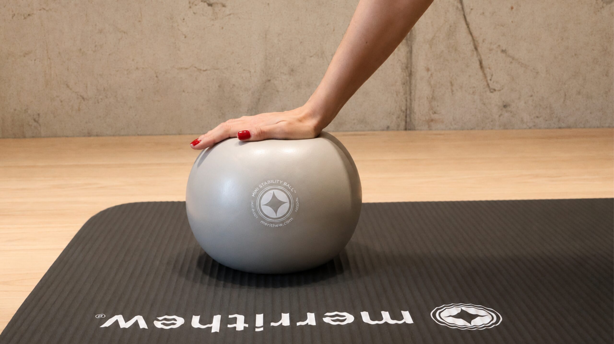 Mat pilates s loptom